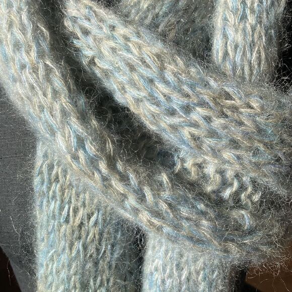 HAND CRAFTED Cashmere silk 104” luxury thin knit lightweight scarf Ombré blue - Picture 3 of 9